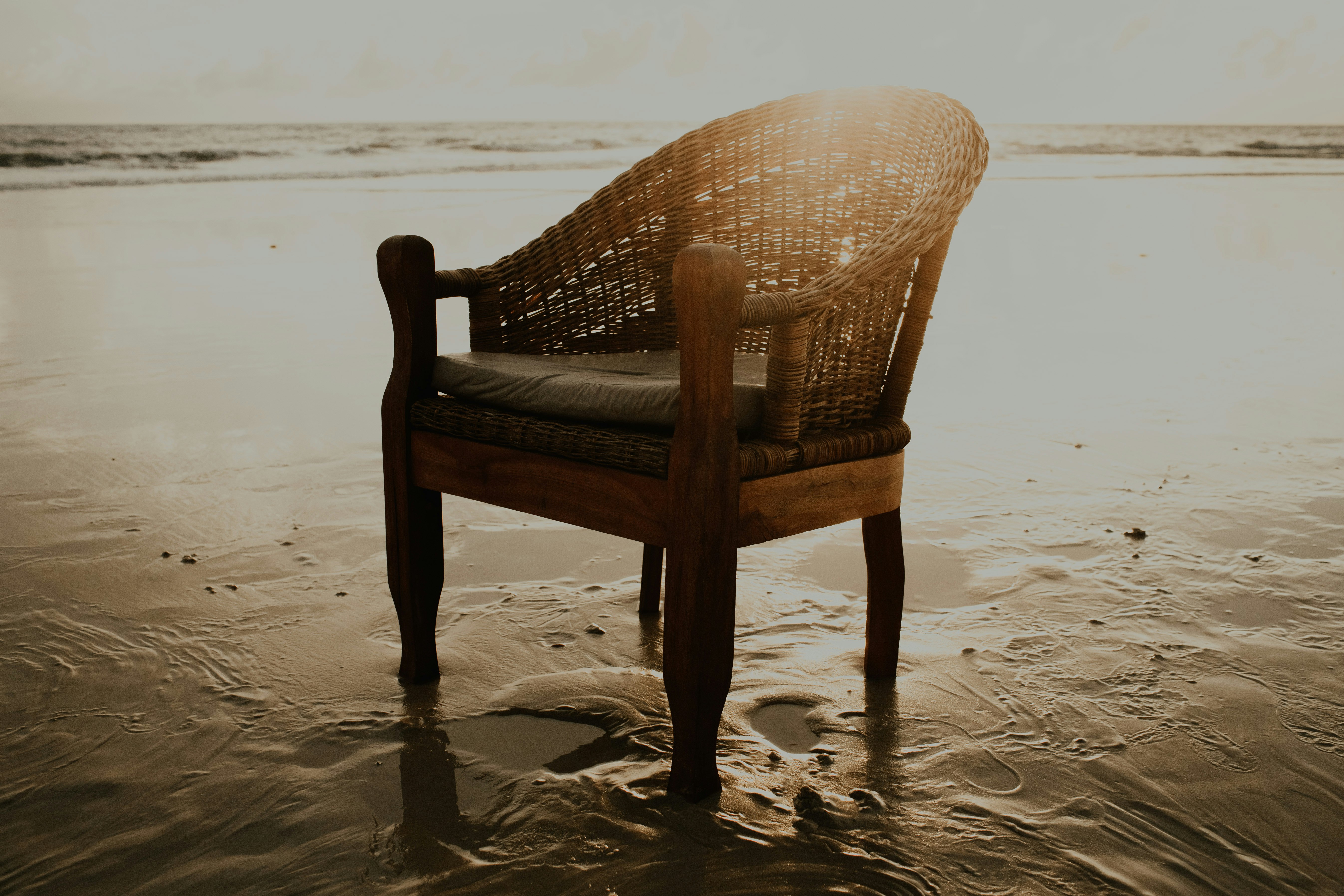 brown wicker armchair on focus photography